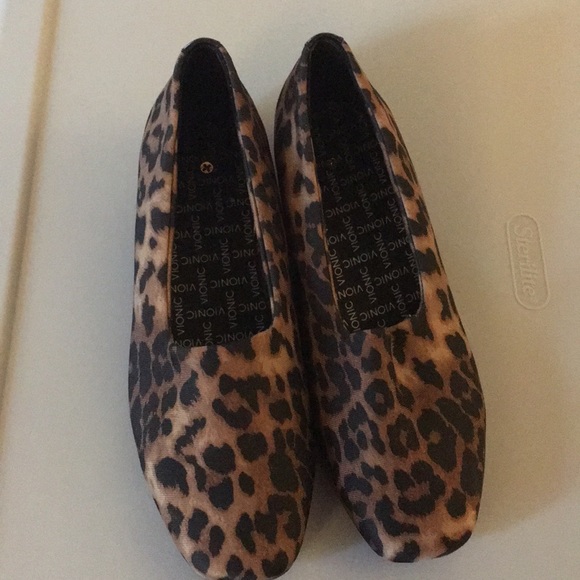 vionic leopard print flats
